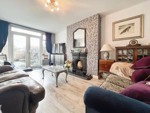 Living room- click for photo gallery